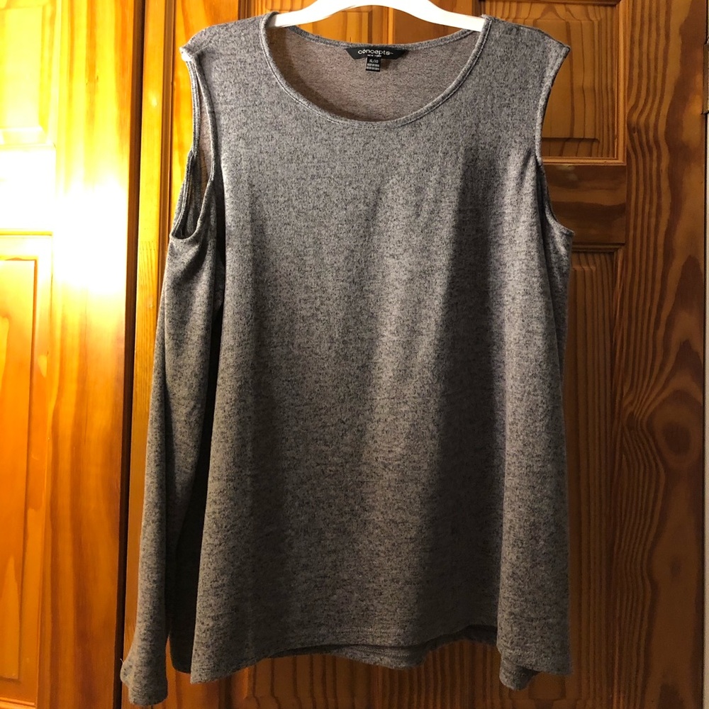 cold shoulder top✨
